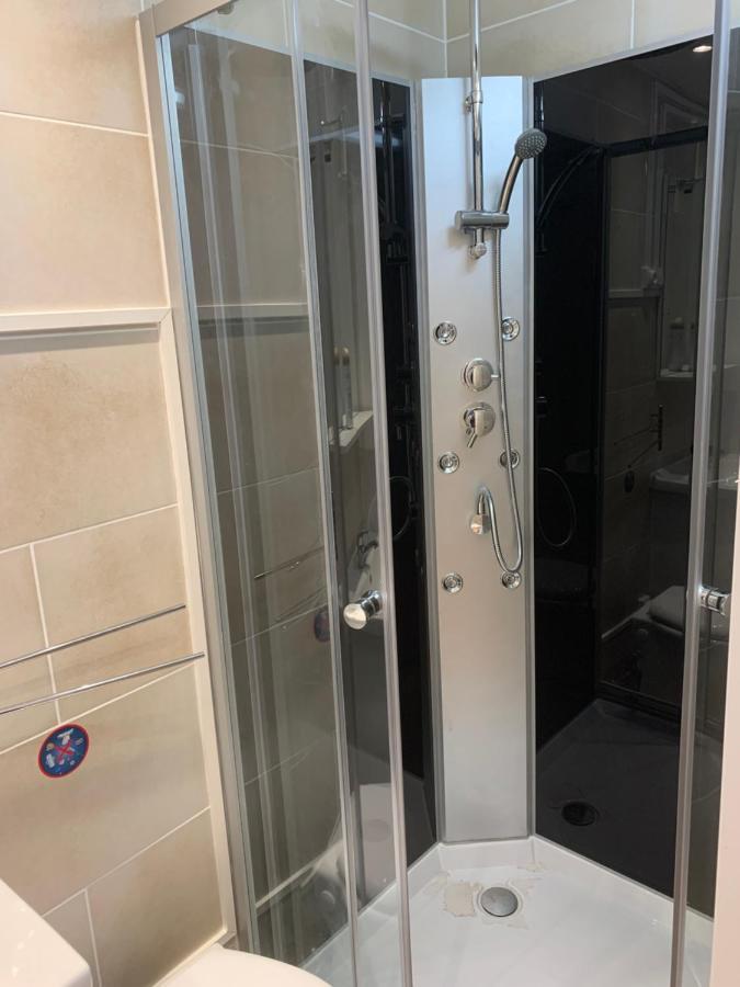 Joli Studio Tout Confort Avec Toutes Commodites Vaulx-en-Velin Kültér fotó