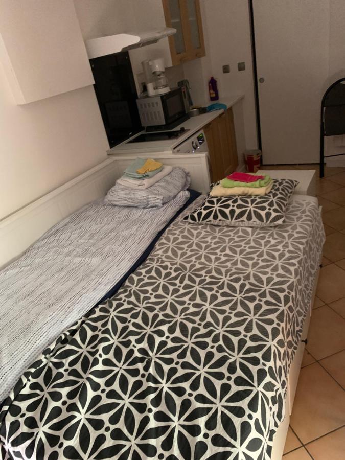 Joli Studio Tout Confort Avec Toutes Commodites Vaulx-en-Velin Kültér fotó